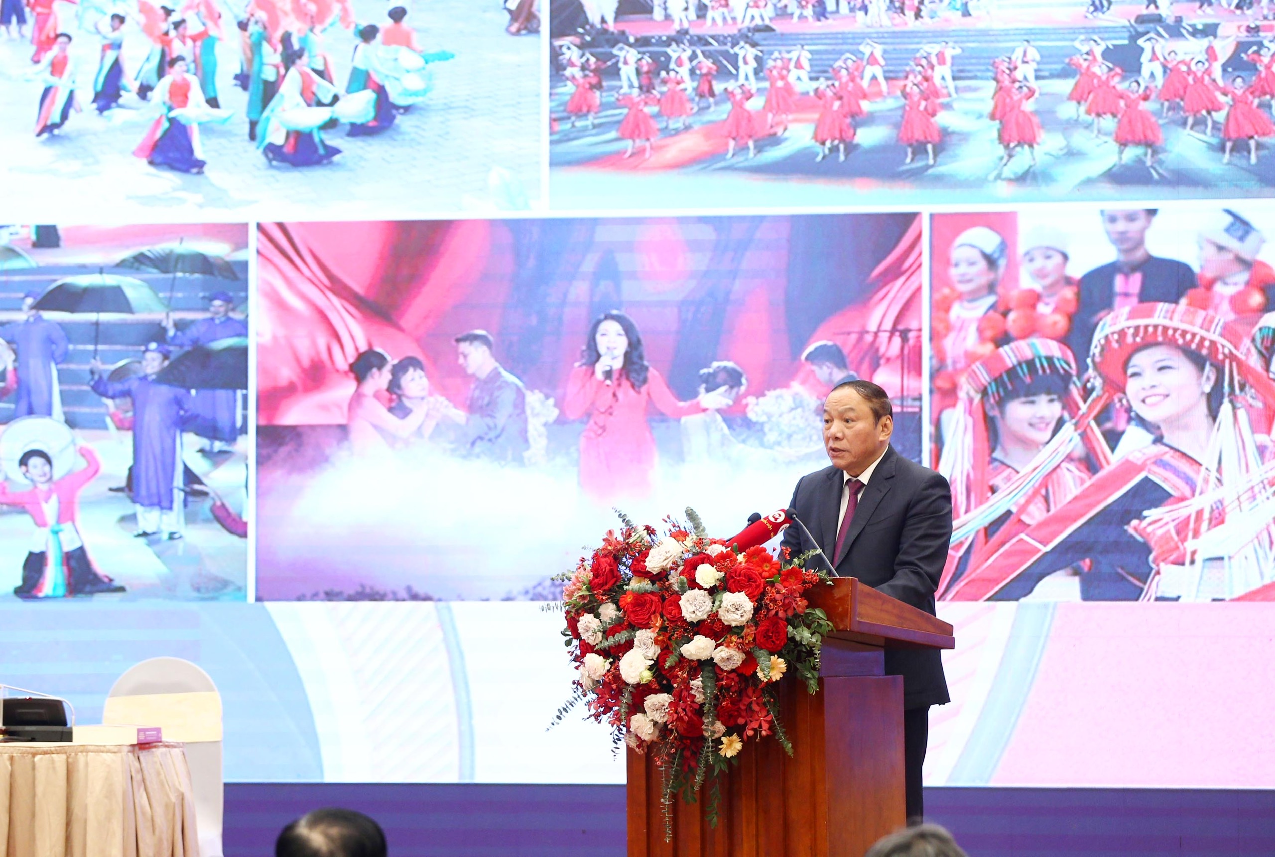 Bộ trưởng Bộ VHTTDL Nguyễn Văn Hùng phát biểu tại hội thảo